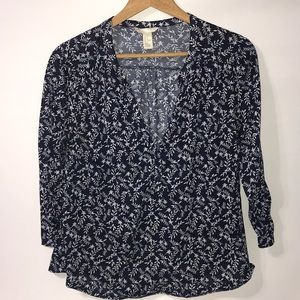 Dark blue/floral top